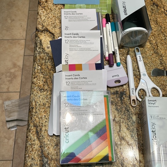 Cricut Joy bundle - Picture 3 of 8